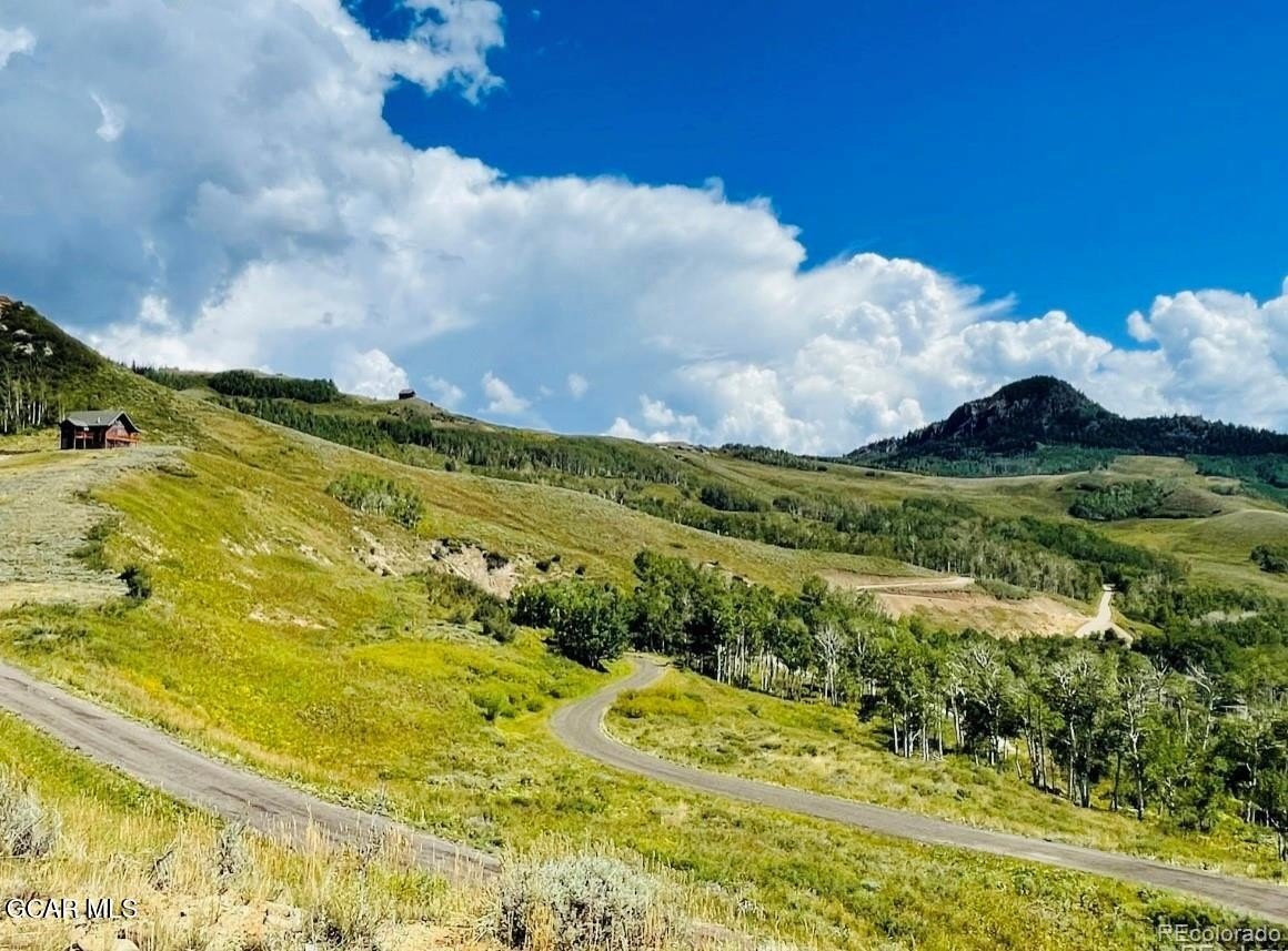 Land with Panoramic Mountain Views
