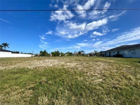 Waterfront Lot in Cape Coral