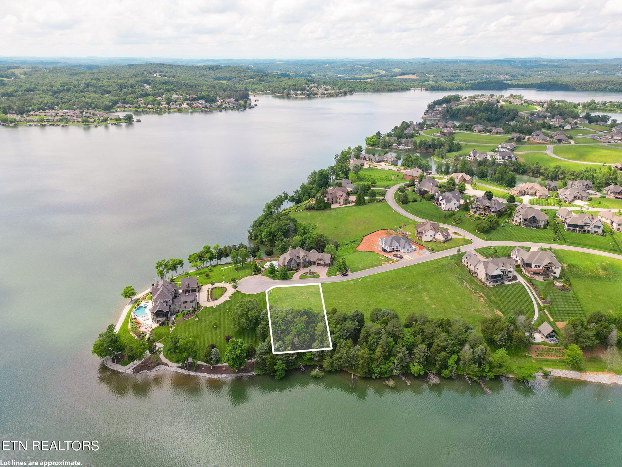 Lakefront Lot on Tellico Lake