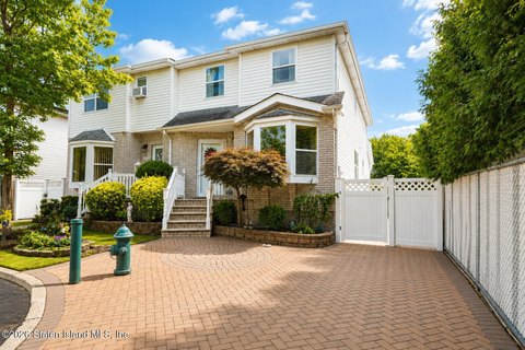 SINGLE_FAMILY - Colonial - Staten Island, NY