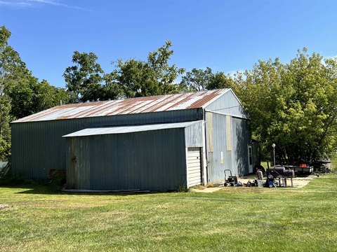 Pole Barn on Commercial Land