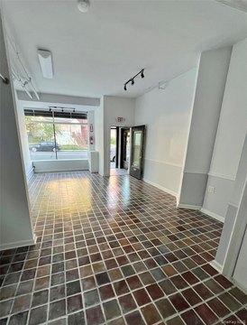 Mamaroneck Storefront in Prime Location