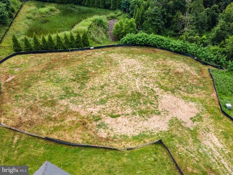 Land, HERNDON, VA