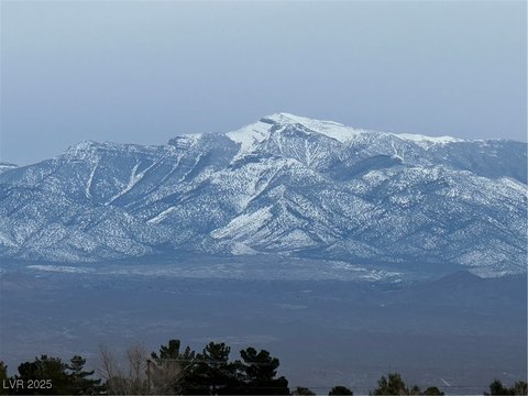 Pahrump Land with Mountain Views