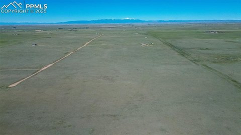 Expansive Land Parcel in Yoder