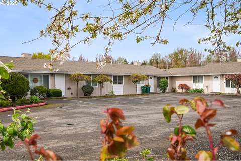 Well-Maintained Triplex in Wood Village