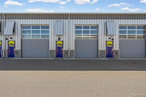 M1 Concourse Private Garage