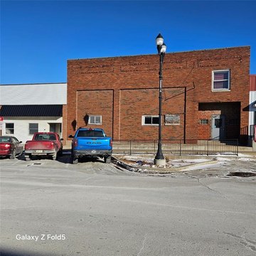 Commercial Property in Newhall, Iowa