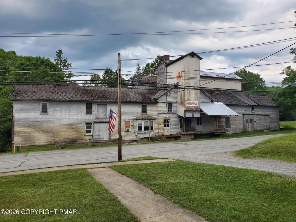 198 Jackson St, Thompson, PA 18465