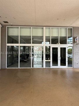 Mid-Size Retail Plaza Space