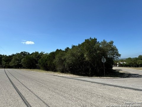 Land, Lakehills, TX