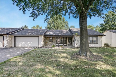 Maintenance-Provided Duplex with Garage