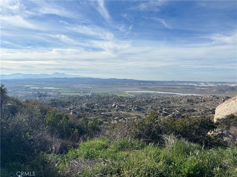 40 Acres with Million Dollar Views
