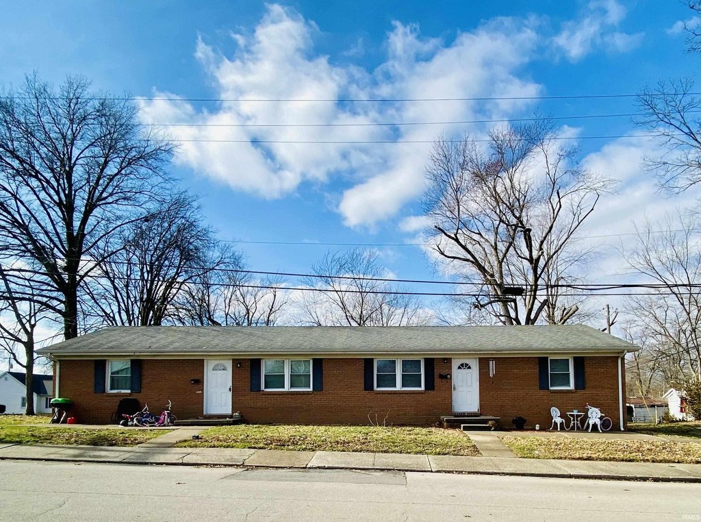 721 S 8Th St, Boonville, IN 47601