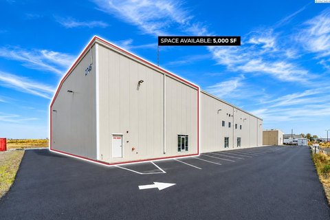 Clear-Span Warehouse with Dock