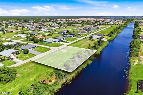 Oversized Waterfront Land with Southern Exposure