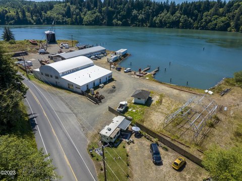 Yaquina Bay Commercial Site