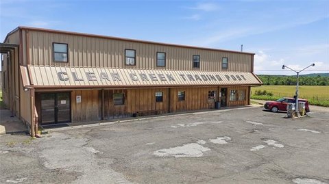 COMMERCIAL - Hulbert, OK