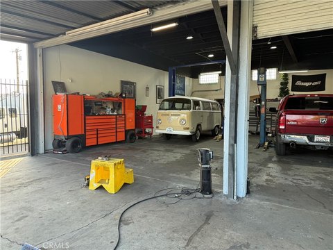 Auto Shop with Two Roll-Up Doors