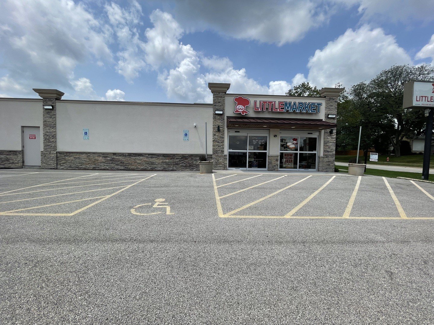 Roselle Commercial Building with Parking