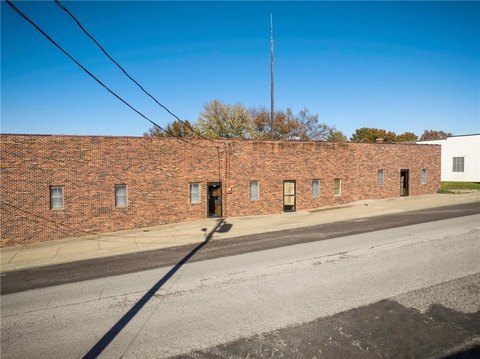 Versatile Commercial Building in Higginsville