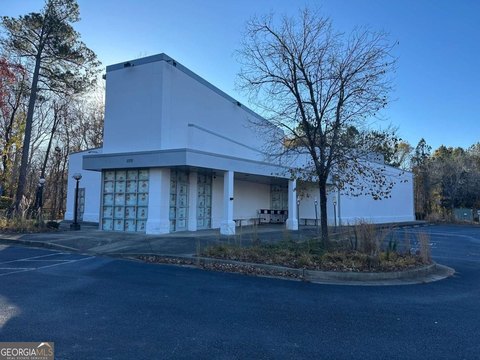 Restaurant with Bar and Patio