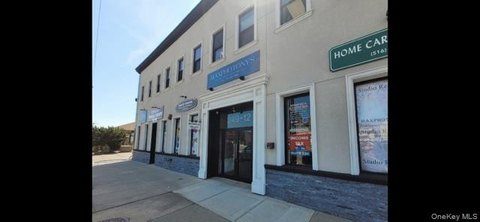 Versatile Commercial Studio in Floral Park