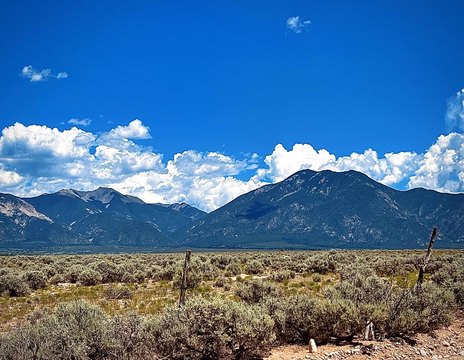 Land in Arroyo Hondo, NM