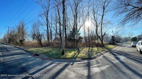 Vacant Lot Near Commuting Routes