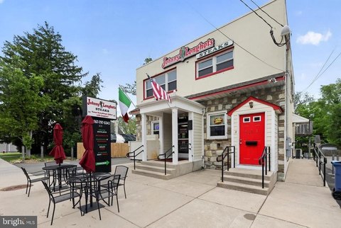 Renovated Mixed-Use Income Property