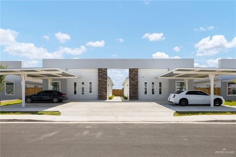 Modern Fourplex in Growing Area