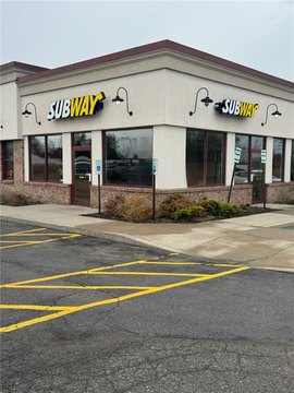Retail Space in Geneseo Plaza