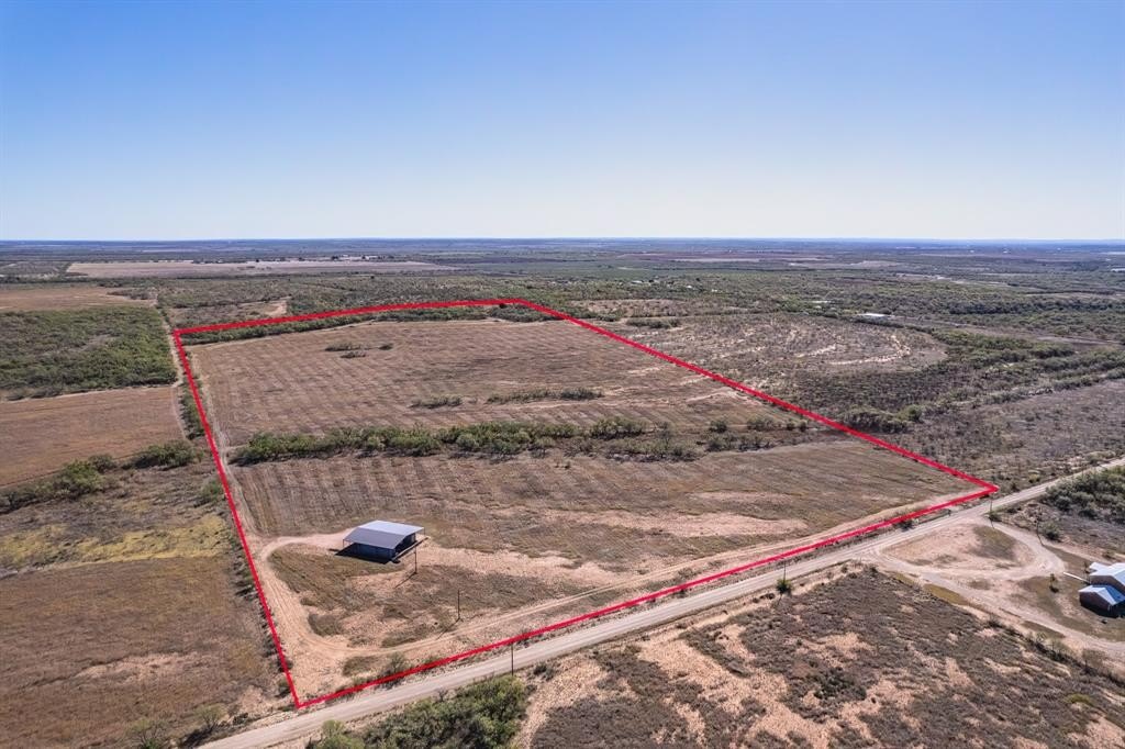 Turn-Key Hunting Property in Coleman