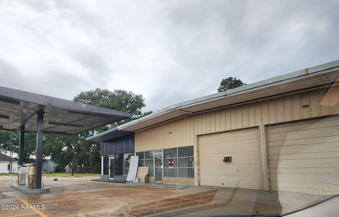 Lafayette Commercial Unit For Rent