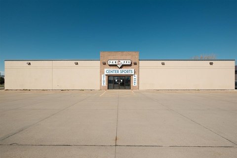 Versatile Commercial Building in Sioux Center
