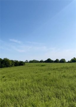 Land, Easton, KS