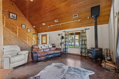 Equestrian Estate with Barn