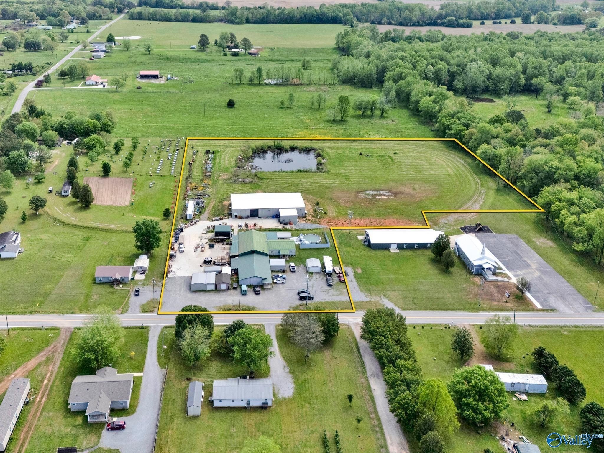 Flintville Commercial Property on Acres
