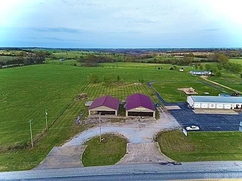 Versatile Commercial Space on Highway