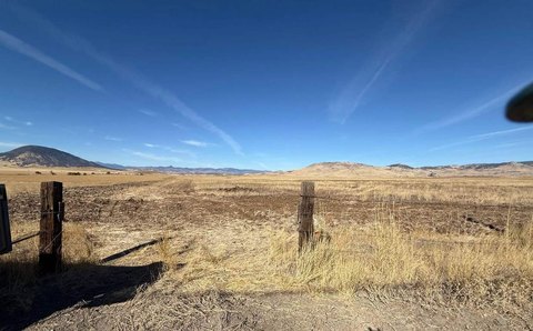 Land, Montague, CA