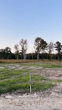 Land, Walker, LA