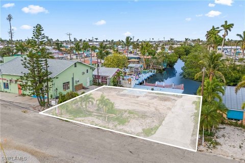 Waterfront Lot in Matlacha