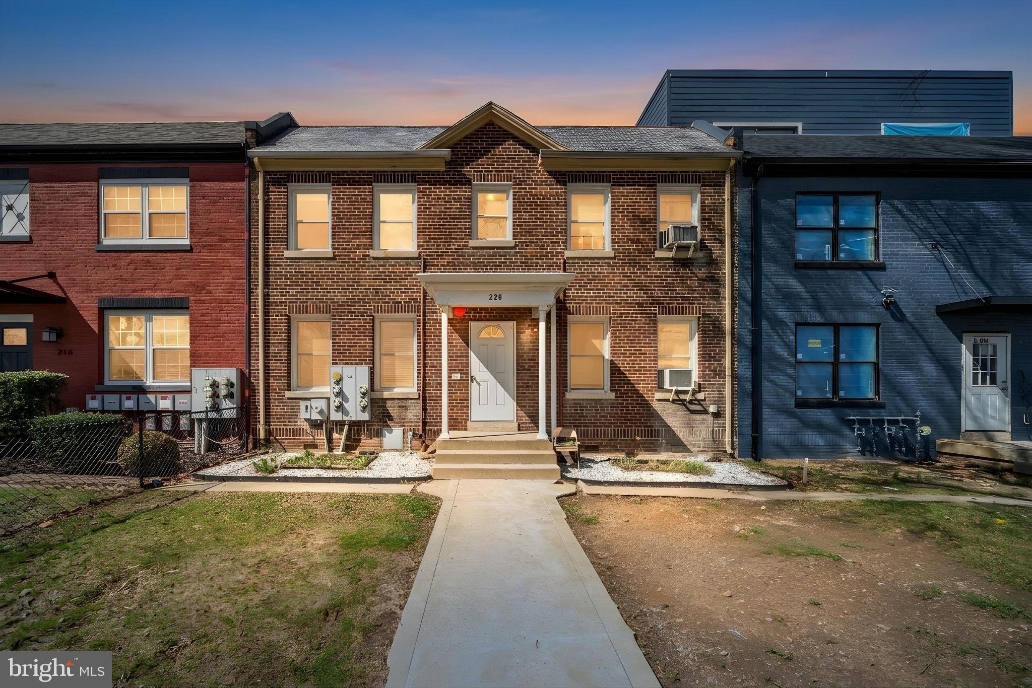 Cash-Flowing Multifamily Asset Near Plaza