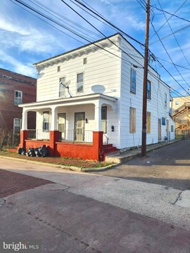 Triplex Near Downtown Cumberland