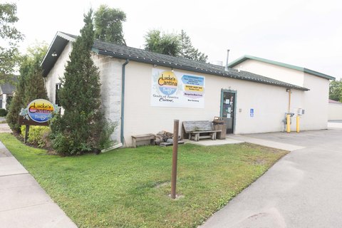 Established Restaurant in Williams Bay