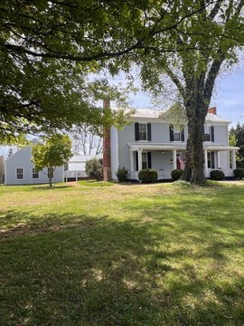 Historic Farmhouse in Amherst, Virginia