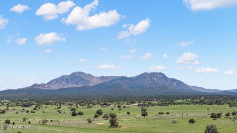 Large-Acre Residential Ranch Land