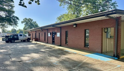 Versatile Commercial Space in Cleveland