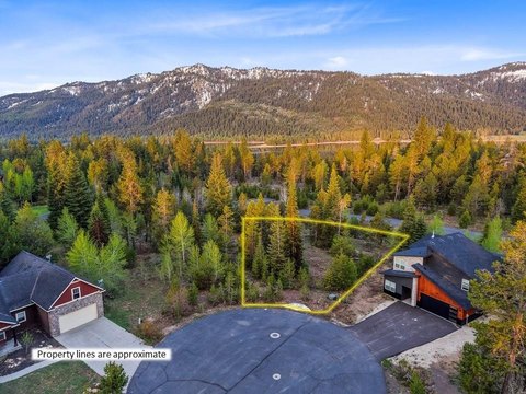 Wooded Level Cul-de-Sac Lot