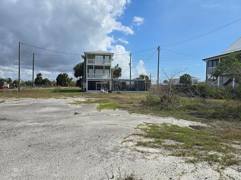 Buildable Lot Near Gulf
